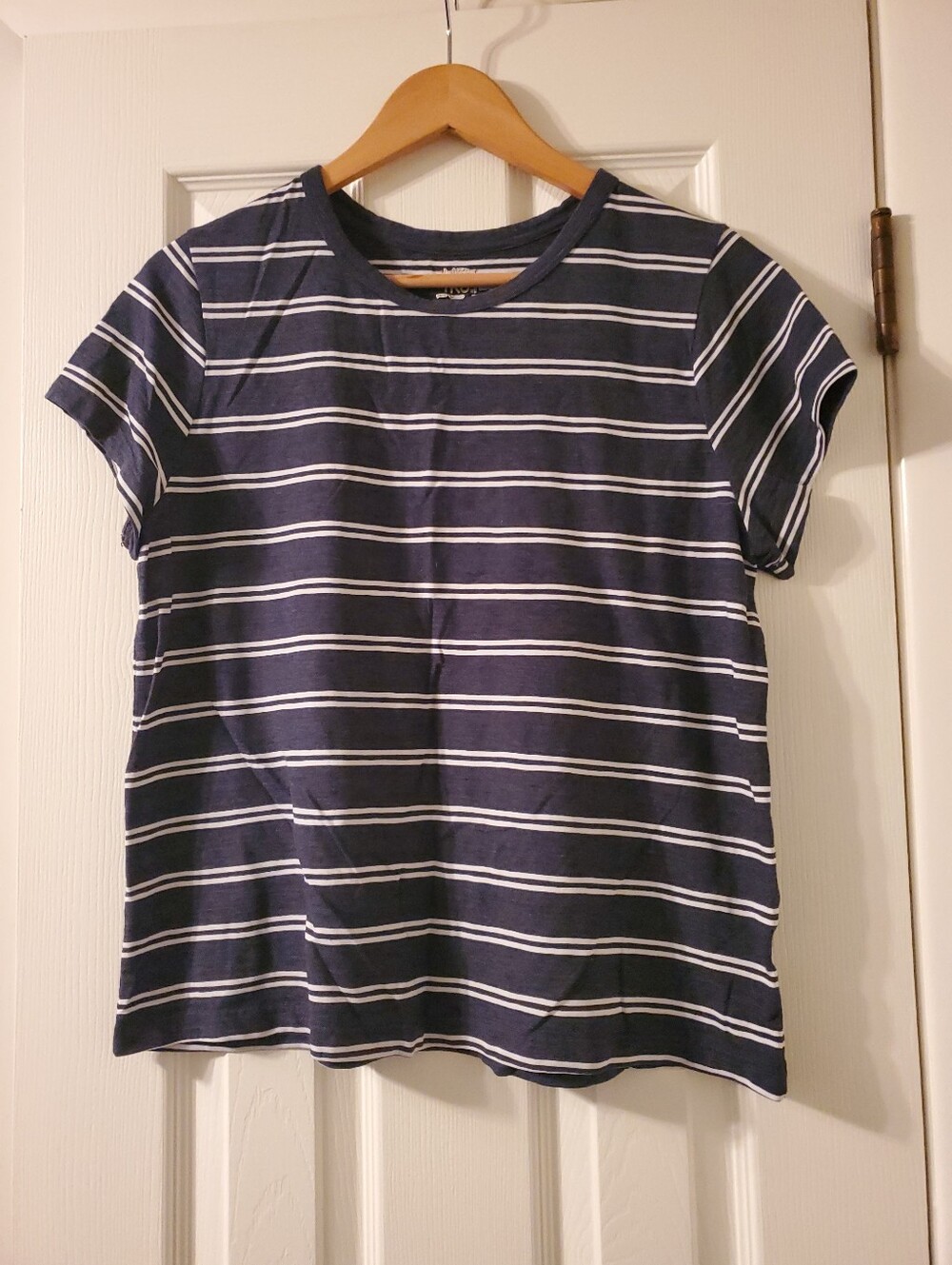 Time And Tru Large Striped Navy and White Short-Sleeve Women’s Tee Preowned